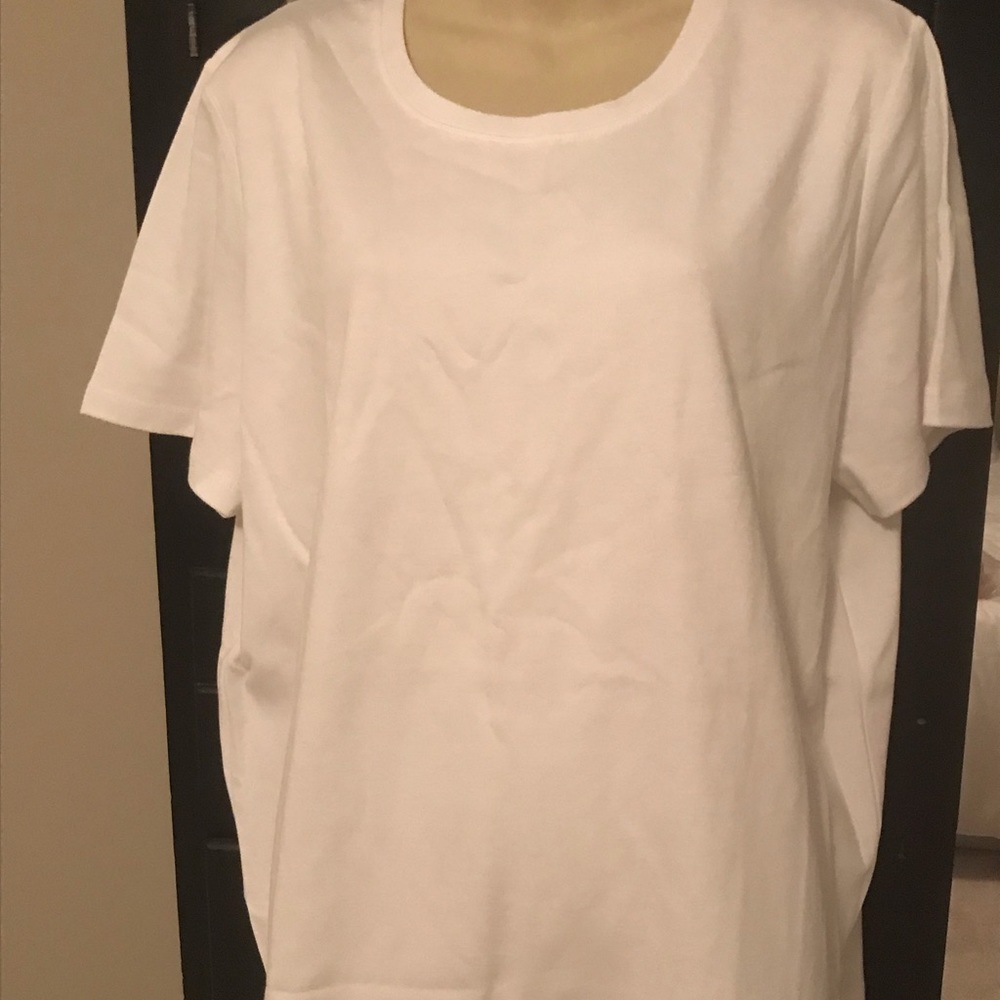 ❤️Buy 2 get 1 FREE ❤️NWOT. Basic white t